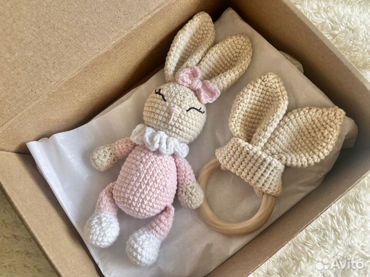 Вязаные игрушки Зайка