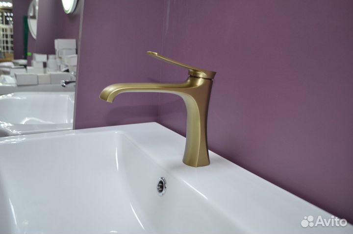 Смеситель для раковины / Матовое золото / Германия