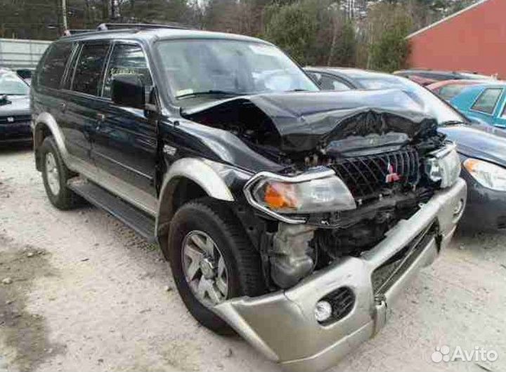 Стекло ветровое, Mitsubishi Montero Sport