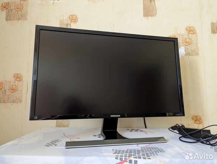 4K Samsung 3840:2160 28 дюймов