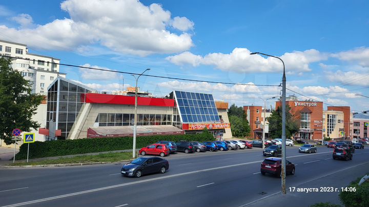 Торговая площадь, 1300 м²