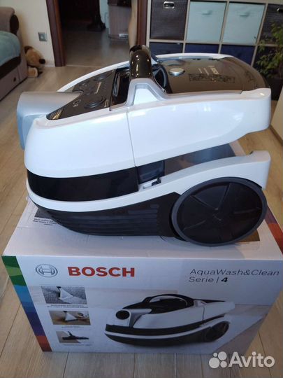 Моющий пылесос Bosch Serie 4 bwd421pro