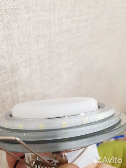 Точечный потолочный светильник