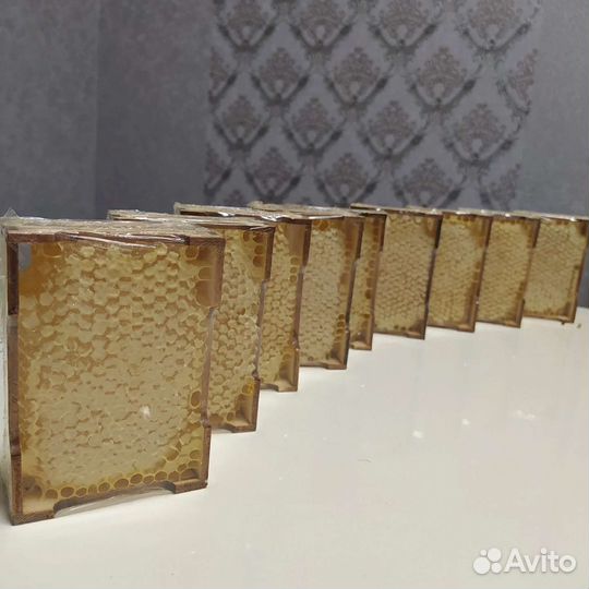 Мед в сотах