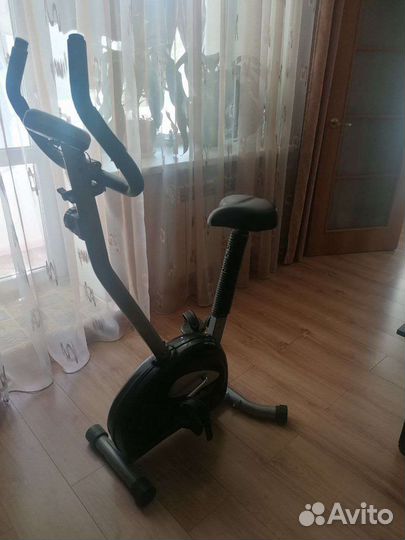 Вертикальный велотренажер HouseFit HB-8014HP