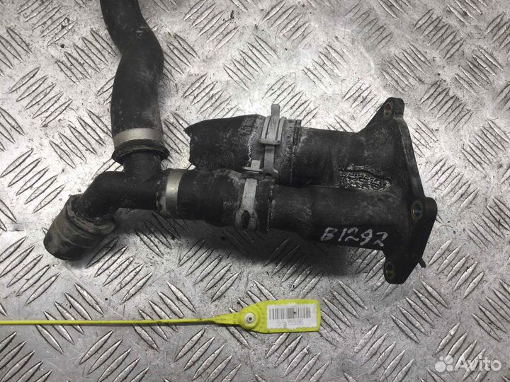 Фланец (тройник) системы охлаждения Ford Focus Hwd