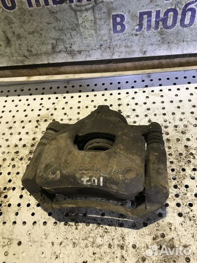 Суппорт тормозной передний левый Peugeot 107