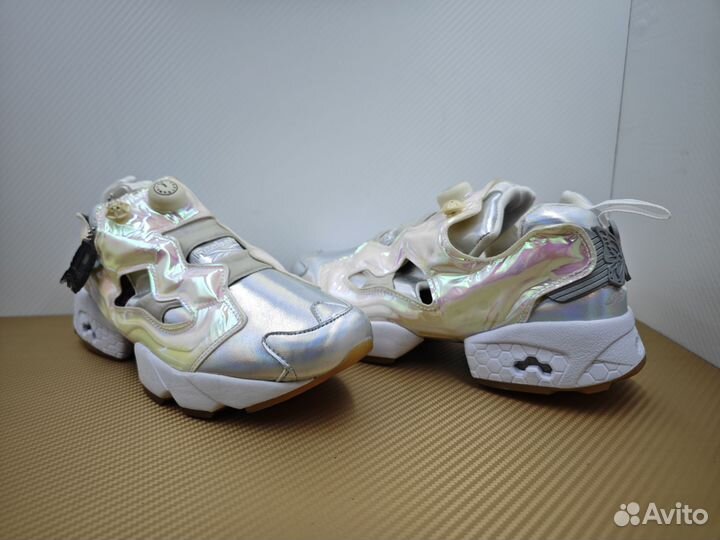 Кроссовки Reebok женские Insta Pump голограмма