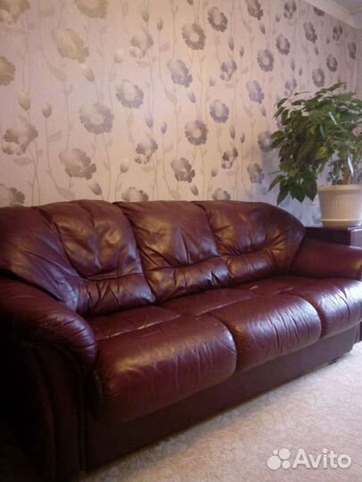Кожаный диван и 2 кресла