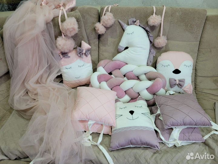 Комплект в детскую кроватку круглую (овальную)