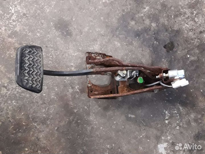 Педаль тормоза Toyota crown S170