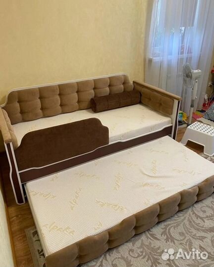 Мягкая тахта с дополнительным спальным местом