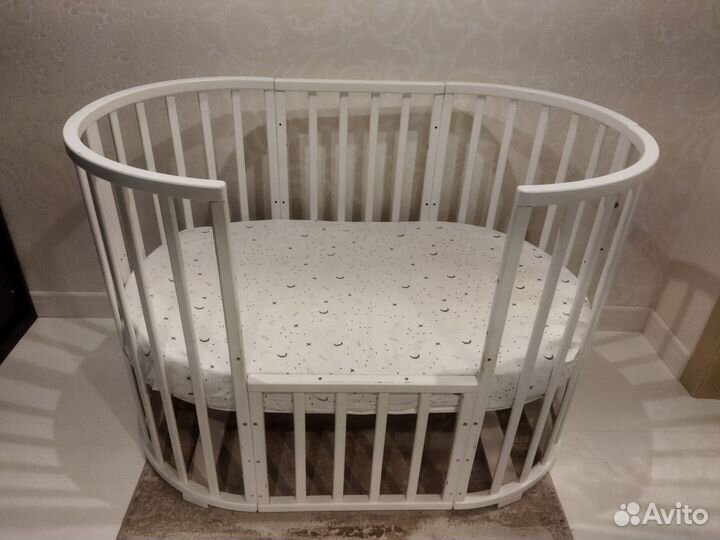 Детская кроватка с маятником круглая