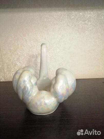 Фарфоровый лебедь