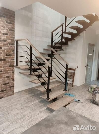 Лестница на металлокаркасе / изготовление лестниц