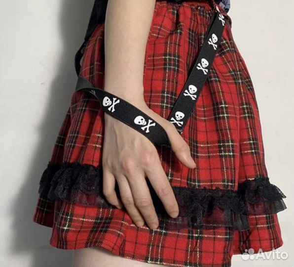 Подтяжки с черепами