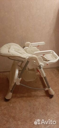Стульчик для кормления и шезлонг