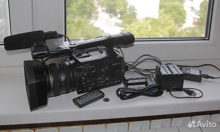 Видеокамера Sony HDR AX2000E + аксессуары