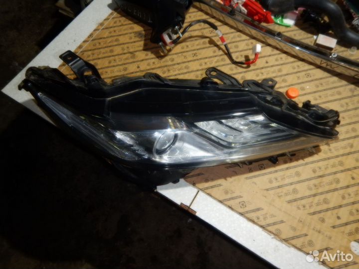 Фара правая Toyota Camry v70