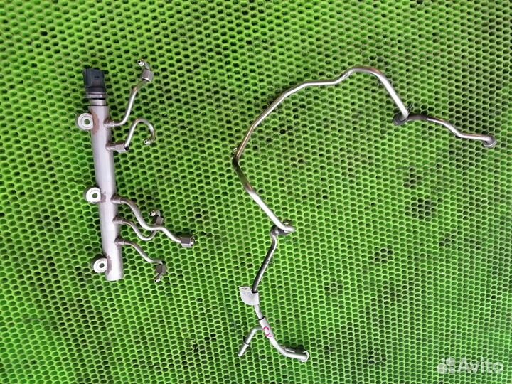 Рампа топливная на BMW X5 X6 F15 F16 (13-18) 4,4л