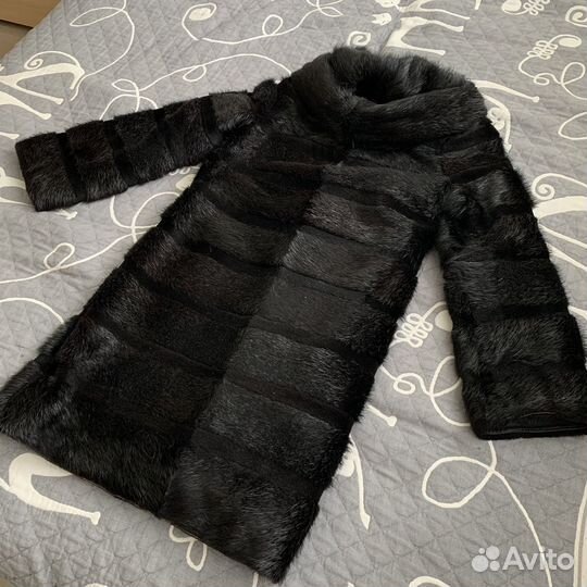 Шуба из нутрии с капюшоном