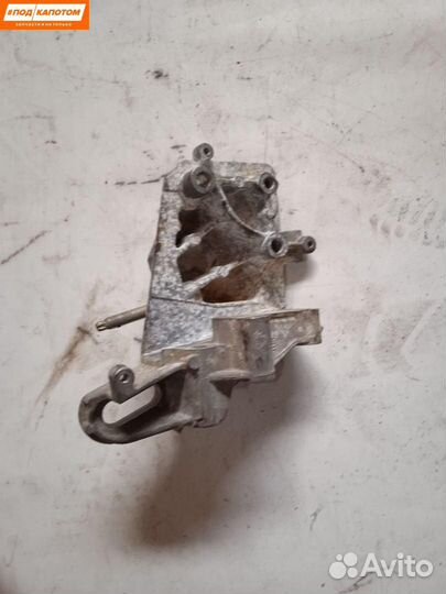 Кронштейн двигателя передний правый Ford Fusion