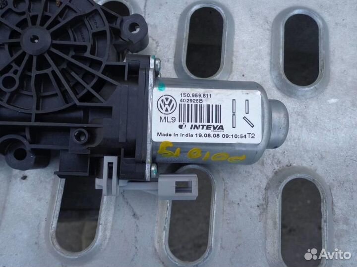 Моторчик стеклоподъемника задний правый VW Polo 5