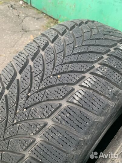 Goodyear UltraGrip Ice 2 225/55 R16 99T