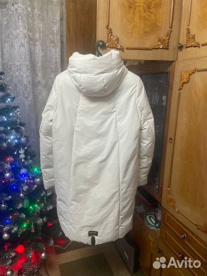 Пуховик женский 48 50 белый