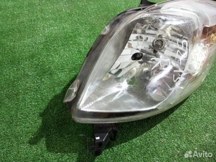 Фара галогеновая левая Toyota Vitz NCP95