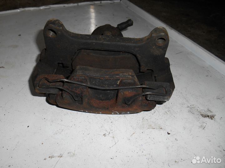 Передний правый суппорт Volkswagen Passat B6