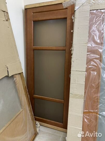 Двери межкомнатные с коробкой и обналичклй новые