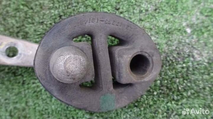 Крепление глушителя Toyota Harrier MCU36 1MZ-FE