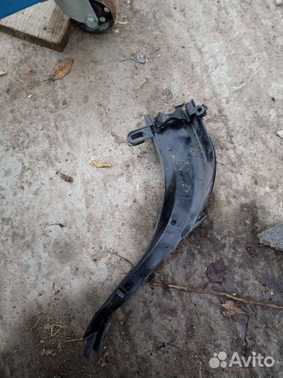 Кожух топливных трубок Skoda Octavia A7