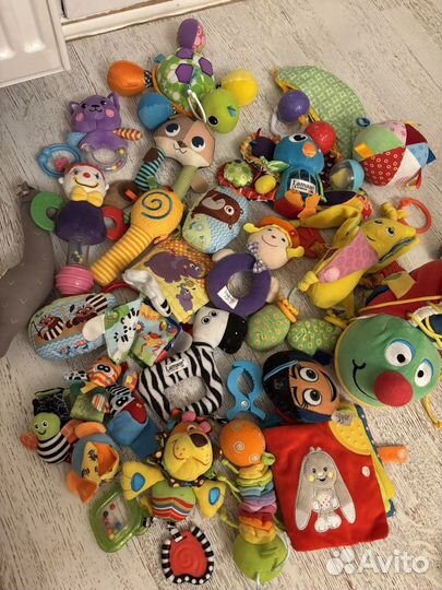 Детские игрушки пакетом и развивающий коврик