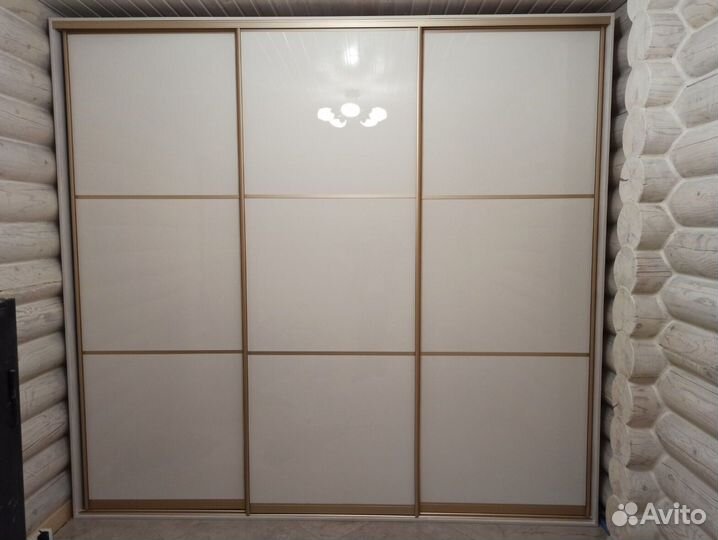 Шкаф купе с корзинами и полками