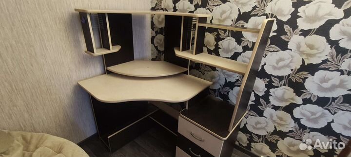 Компьютерный стол