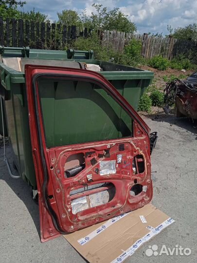 Дверь передняя левая Nissan Terrano 2 Ниссан