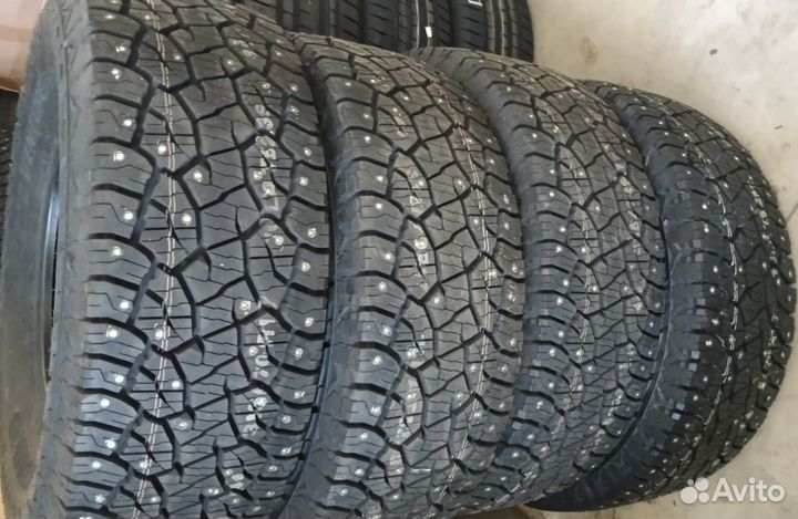 Kumho Road Venture AT52 315/70 R17