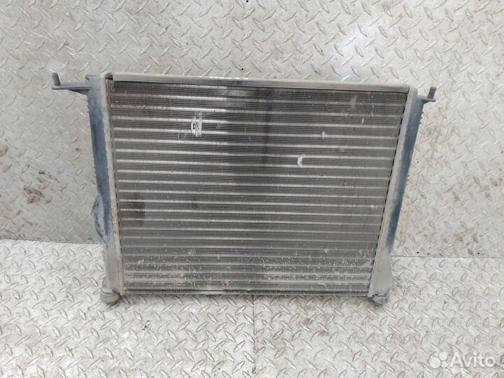 Радиатор охлаждения на Renault Logan 1, 8кл 1.6