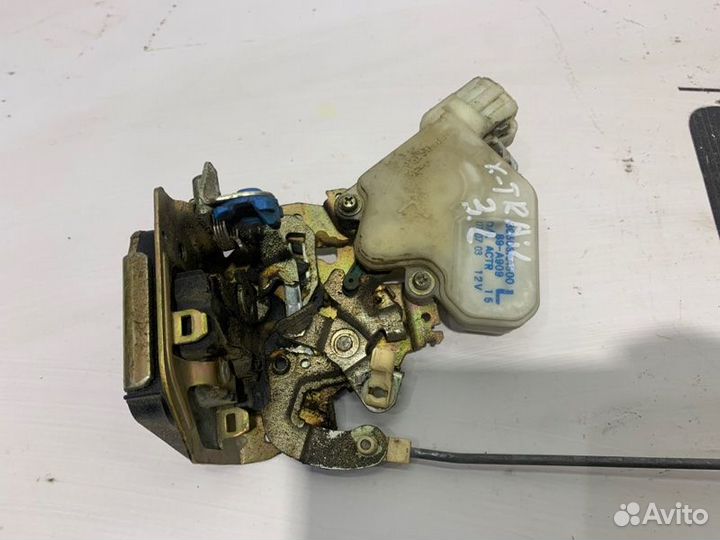 Замок двери задний левый Nissan X-Trail T30 QR20DE