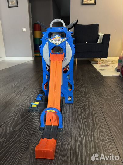 Hot wheels трек гараж