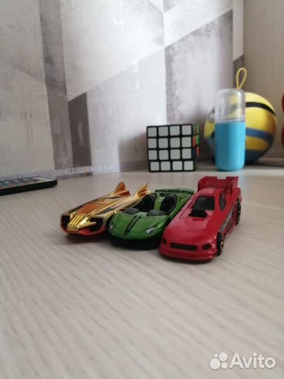 Продам машинки хот вилс 14 шт