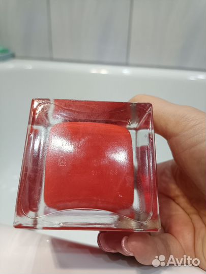 Narciso Rodriguez rouge. Оригинал