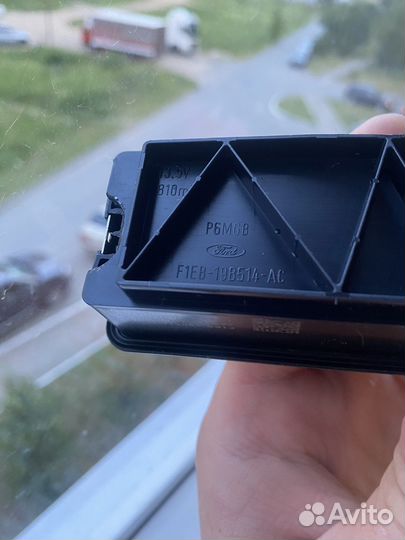 Кнопка открытия багажника с подсветкой