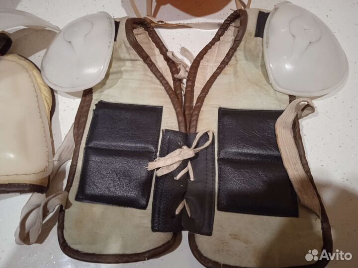 Хоккейная форма, шлем 