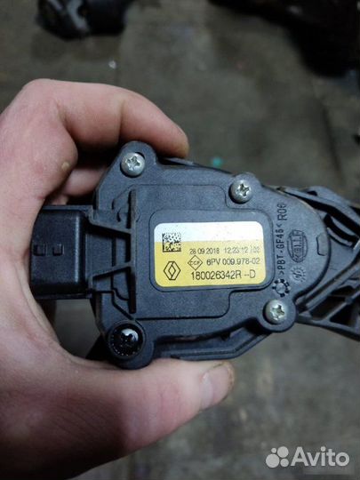 Педаль газа Лада Ларгус Кросс