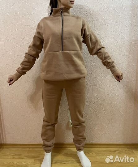 Спортивный костюм женский новый 42 44