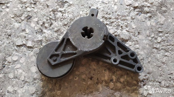 Натяжитель ремня агрегатов Volkswagen Passat B5