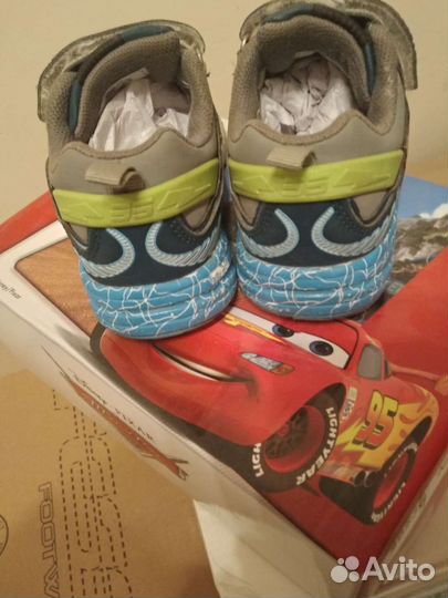 Кроссовки детские